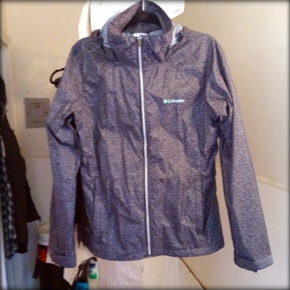 COLUMBIA (L) Packable Rain Jacket - Picture 1 of 7